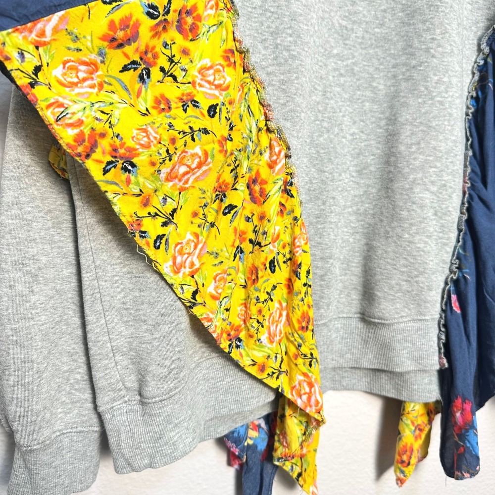Free People She's Just Cute Mixed Floral Ruffle Sweatshirt Gray Pullover M - Picture 5 of 11